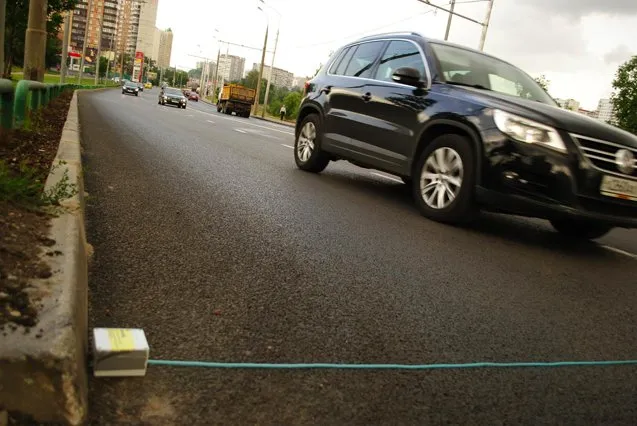 black-car-on-road-in-moscow